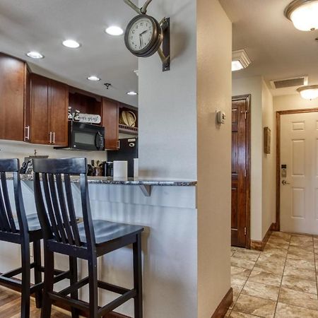 Gorgeous 2Bd 2Bth Condo With Mountain Views Pool Hot Tub Game Room Close To Parkway Pigeon Forge Exterior foto