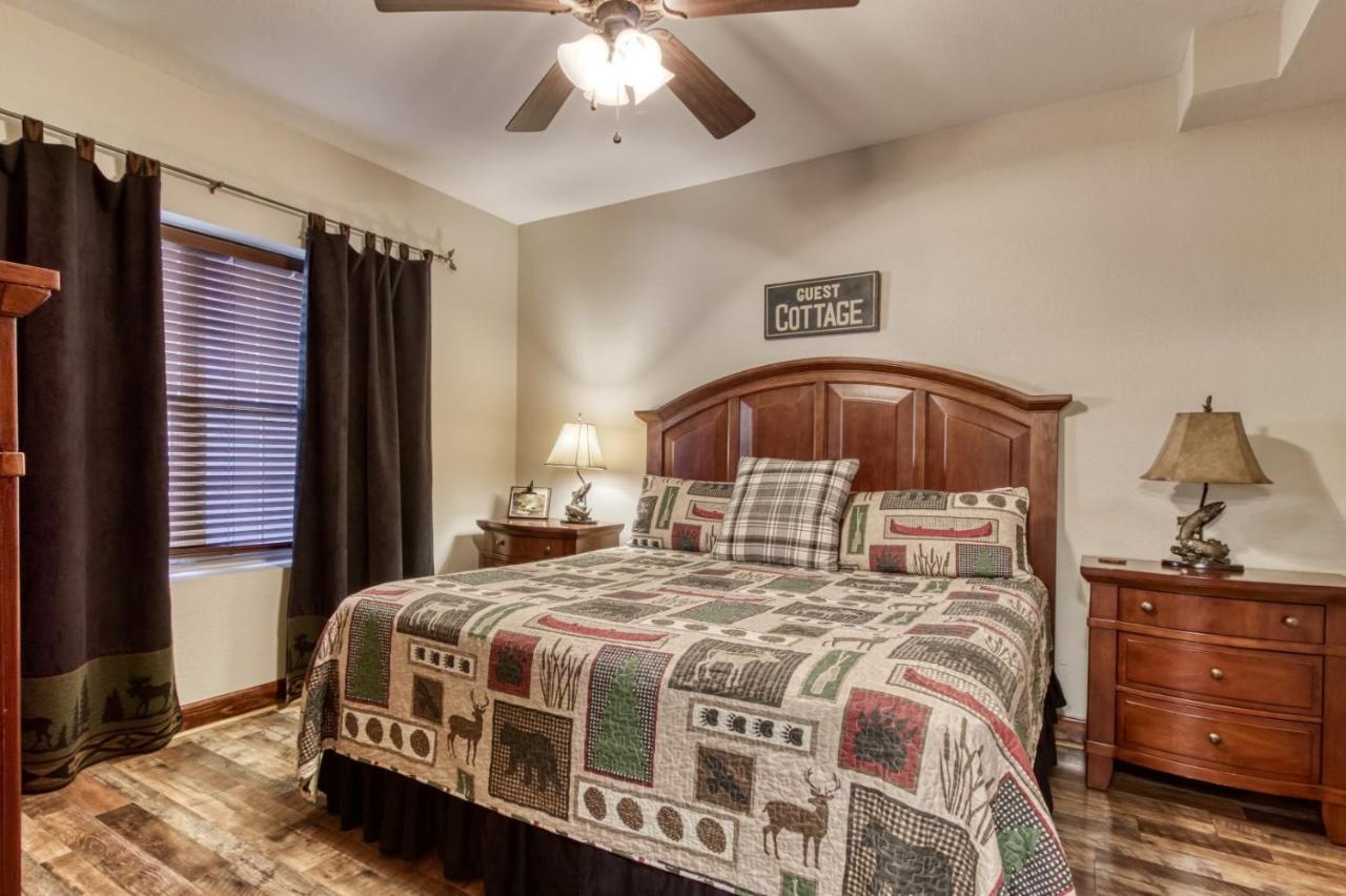 Gorgeous 2Bd 2Bth Condo With Mountain Views Pool Hot Tub Game Room Close To Parkway Pigeon Forge Exterior foto