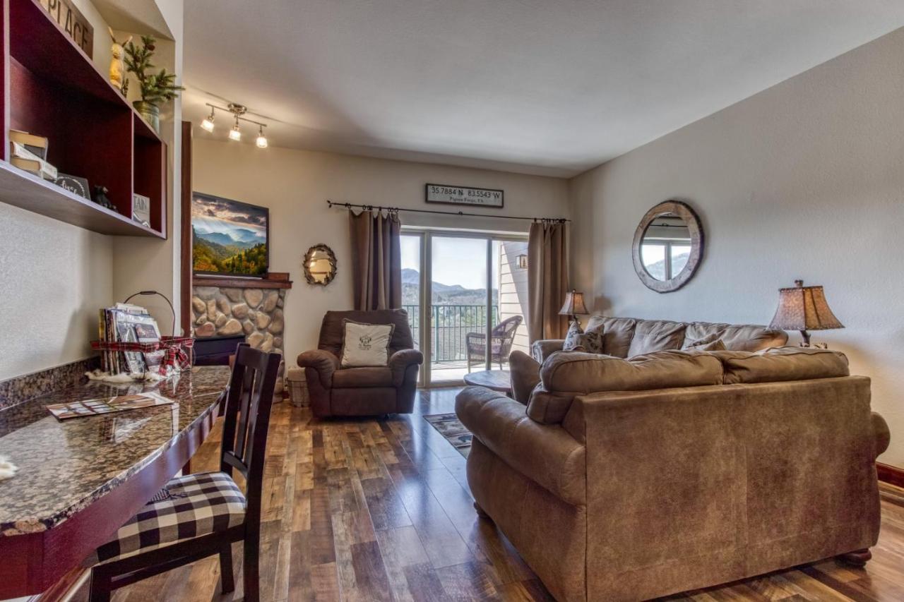 Gorgeous 2Bd 2Bth Condo With Mountain Views Pool Hot Tub Game Room Close To Parkway Pigeon Forge Exterior foto