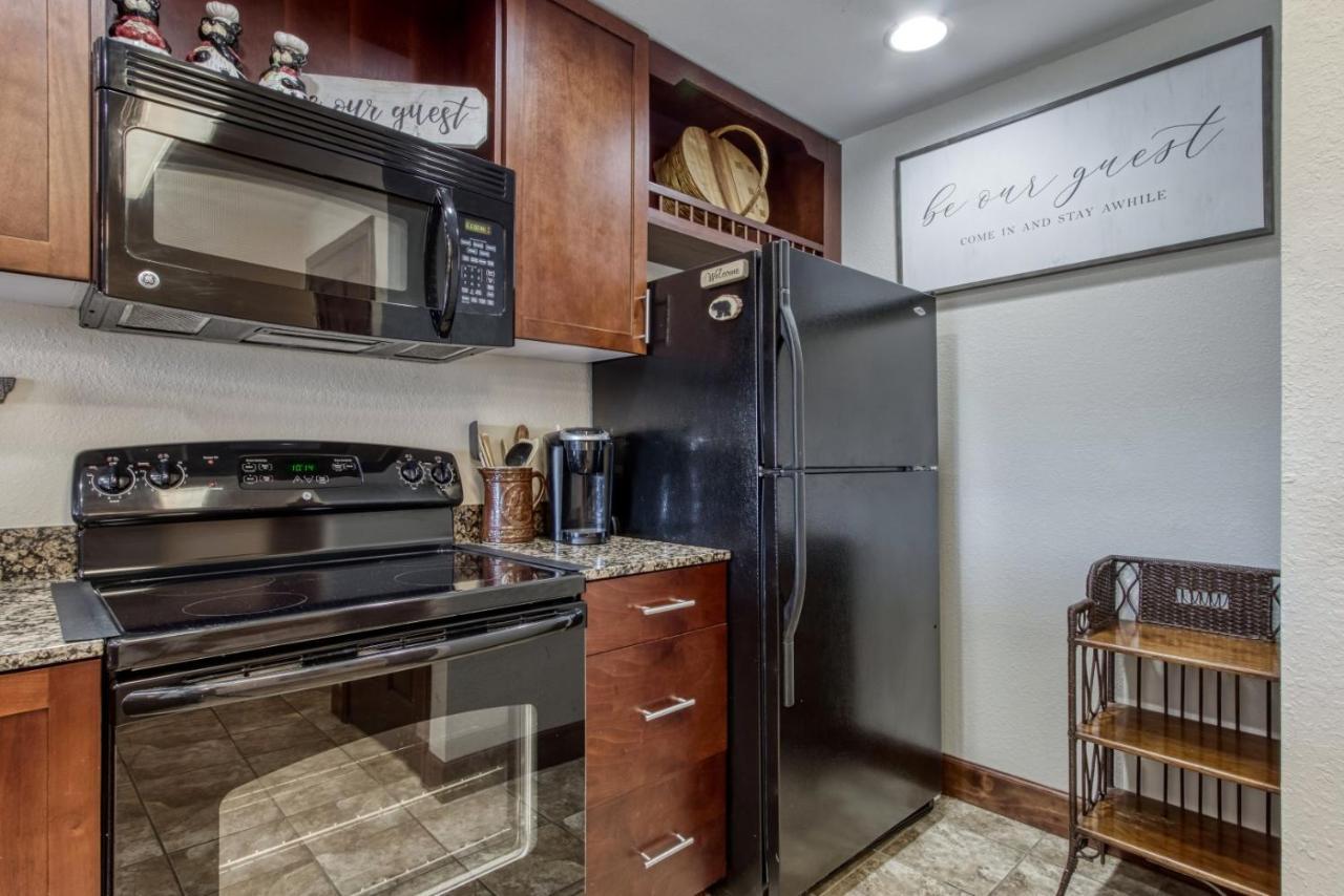 Gorgeous 2Bd 2Bth Condo With Mountain Views Pool Hot Tub Game Room Close To Parkway Pigeon Forge Exterior foto